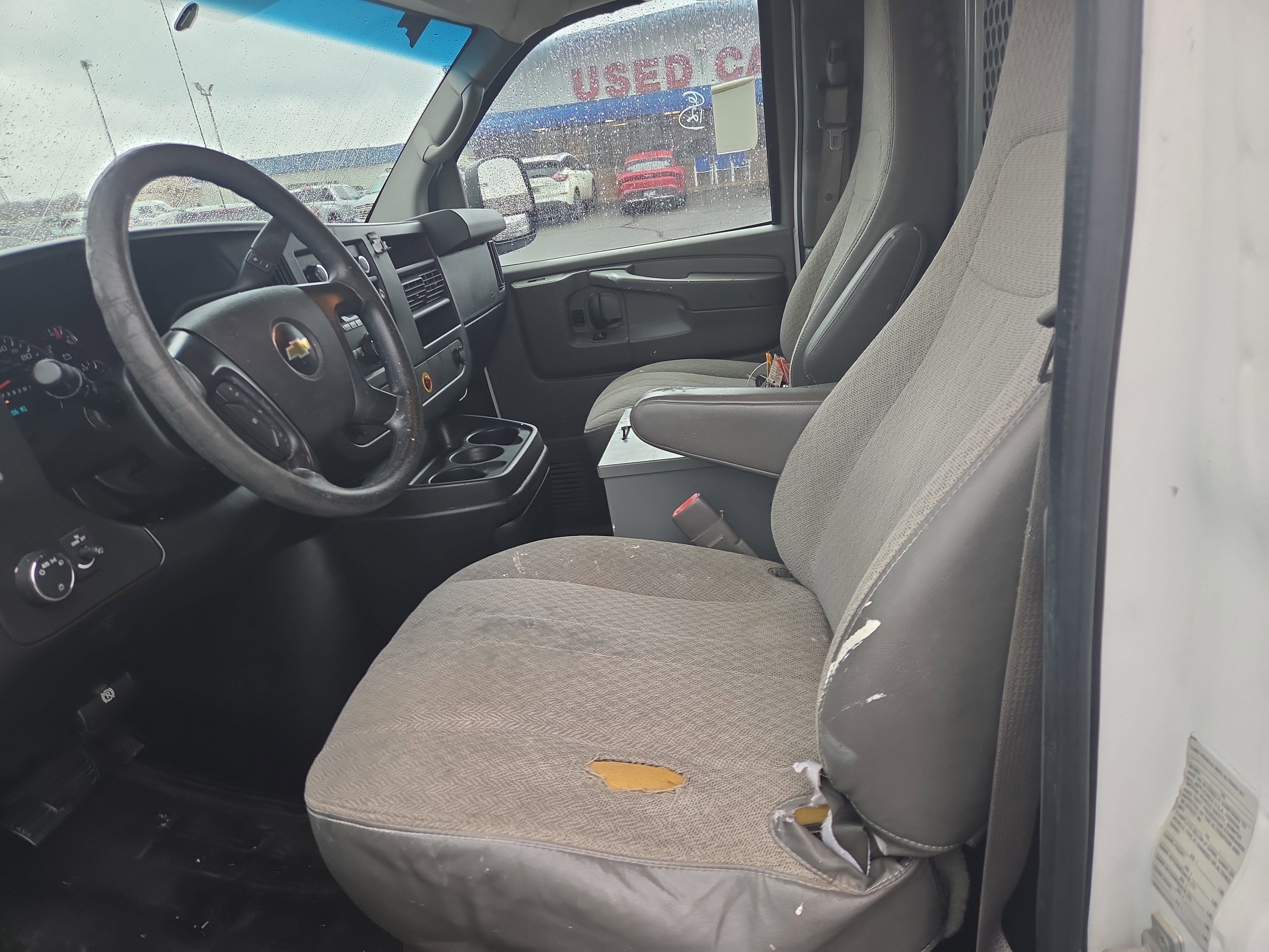 Used 2014 Chevrolet Express 2500 image 10