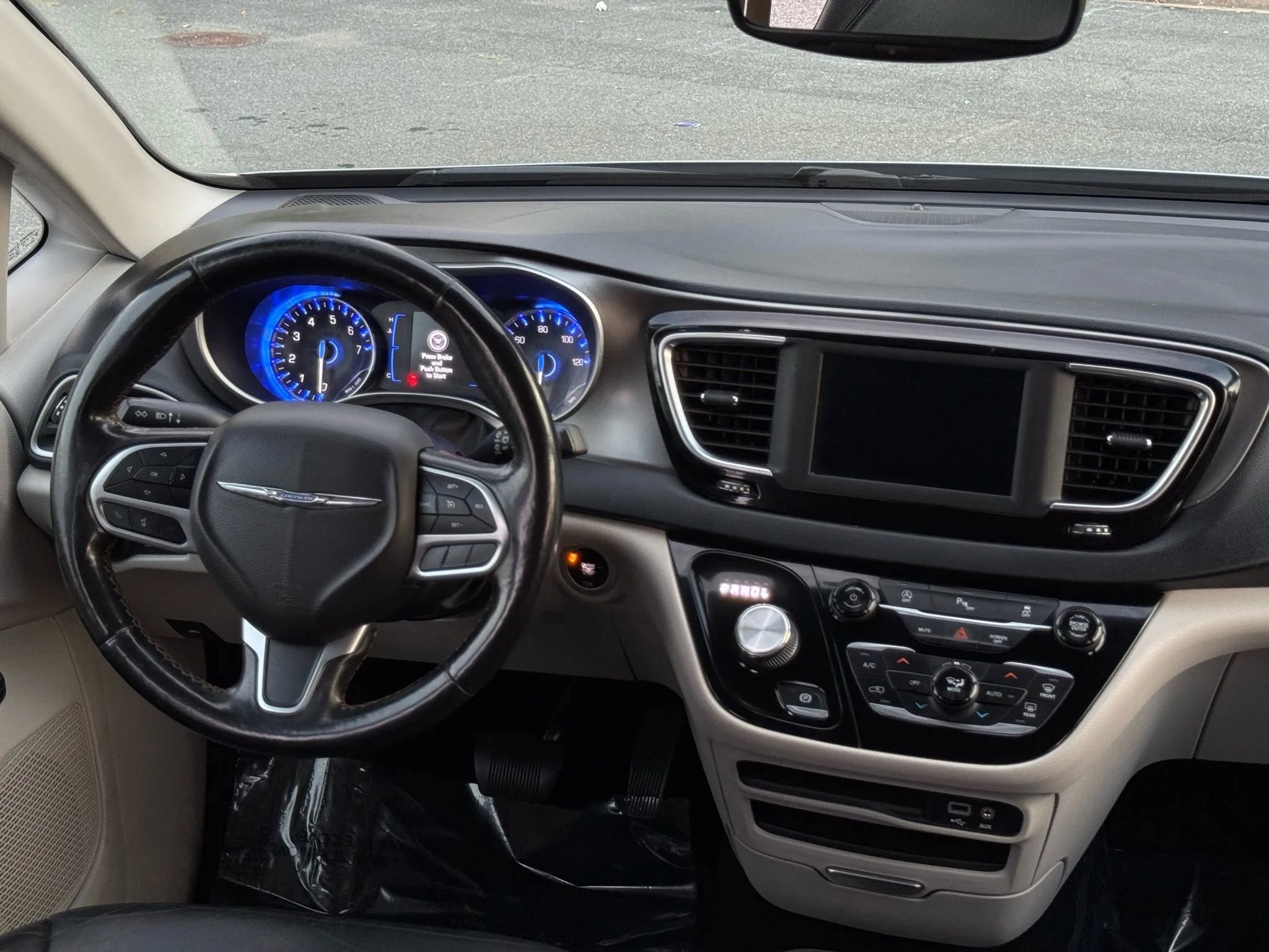 Used 2020 Chrysler Pacifica Touring-L image 35