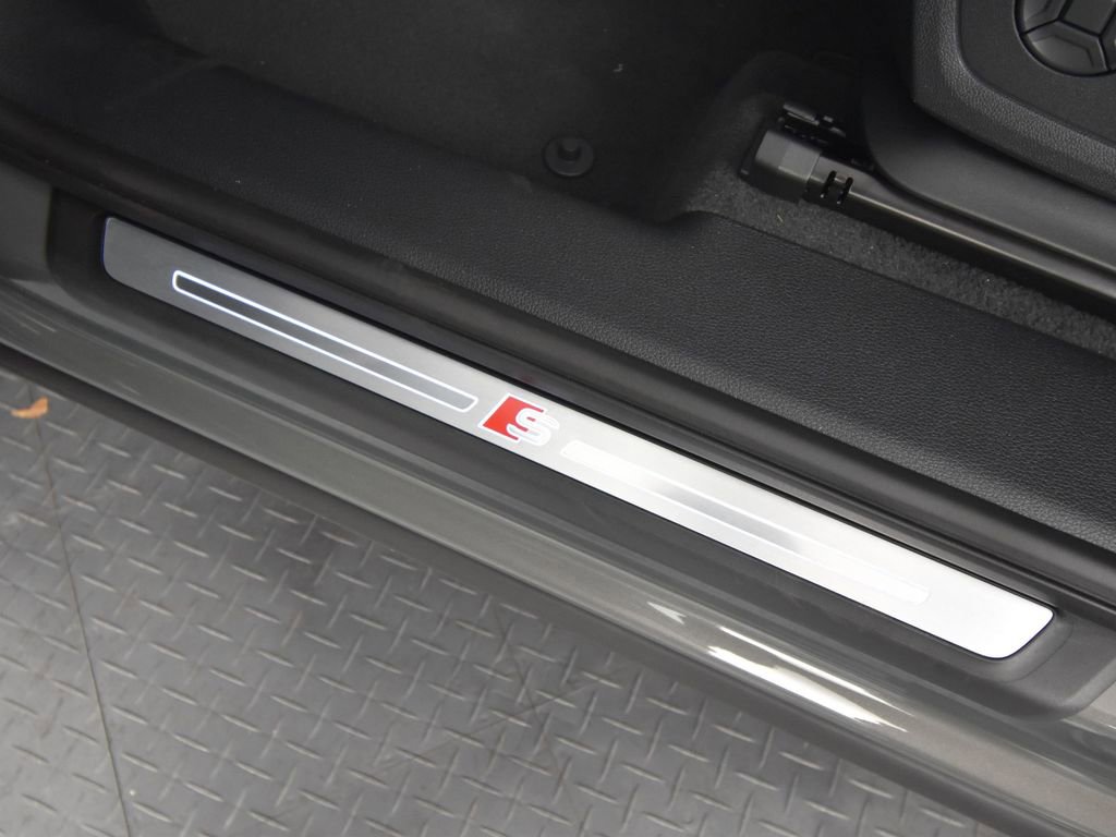 New 2025 Audi Q3 2.0T Premium image 17