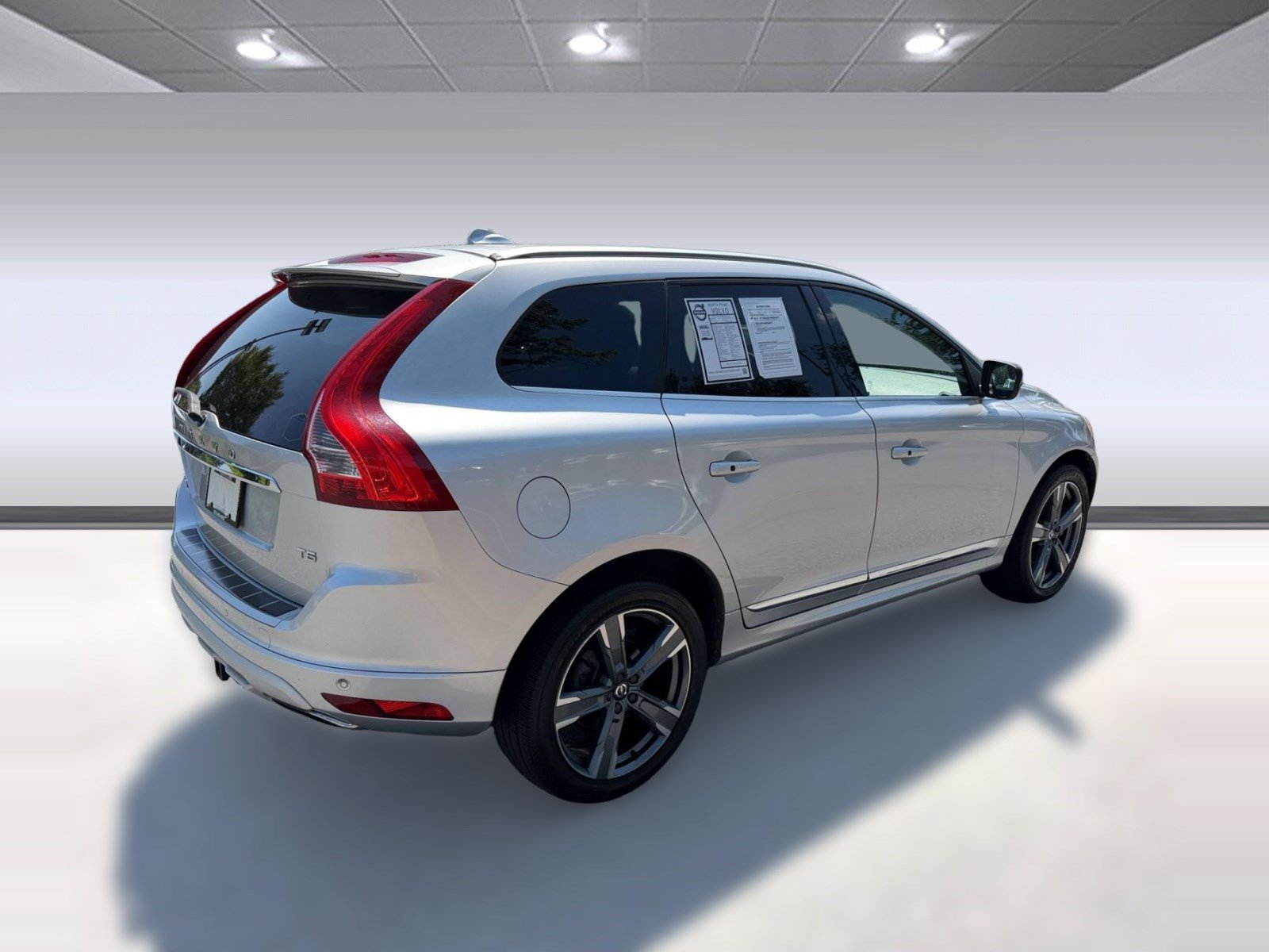 Used 2017 Volvo XC60 T5 Dynamic w/ Preferred Option Package FWD image 9