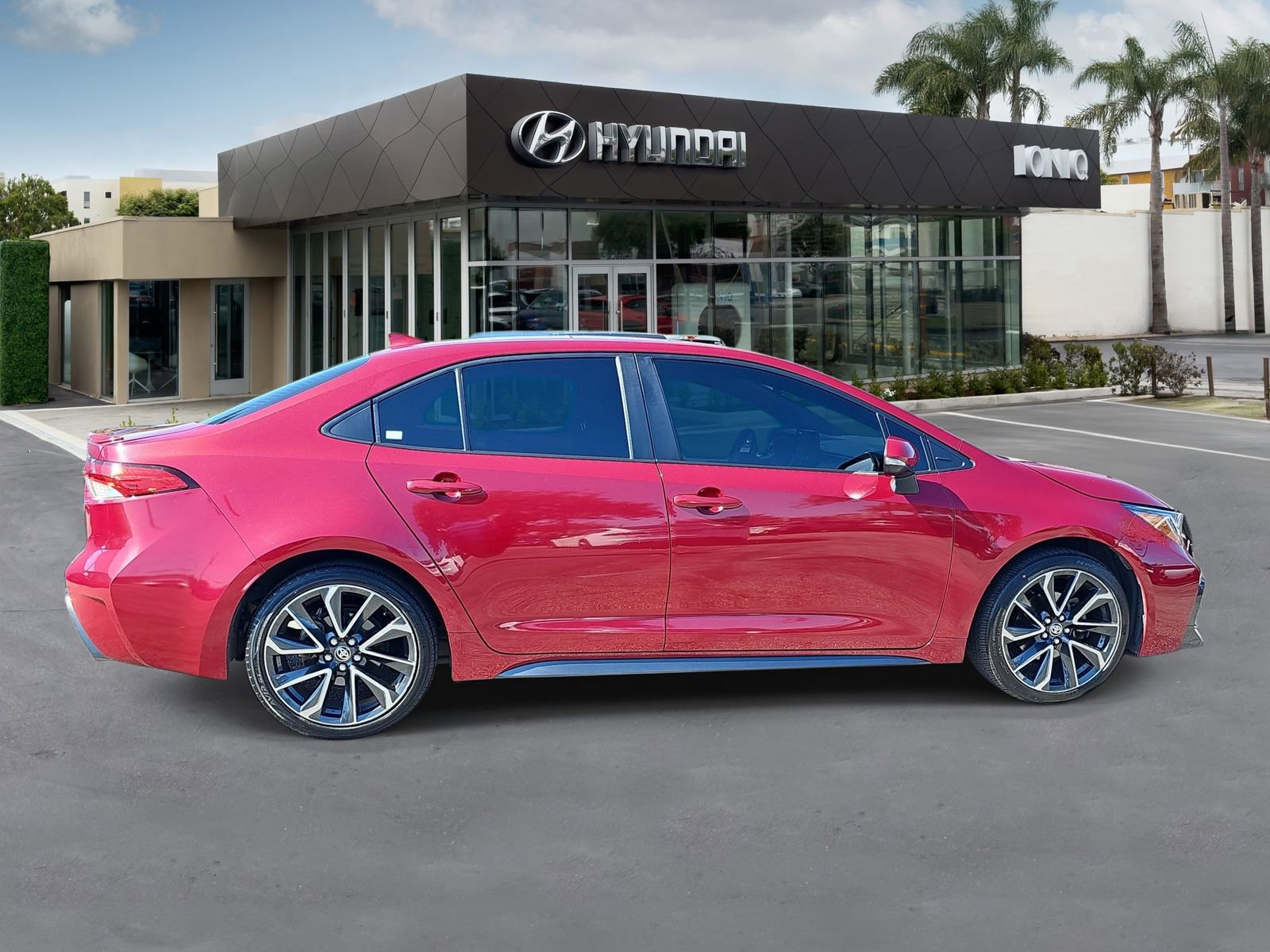 Used 2022 Toyota Corolla SE FWD image 2