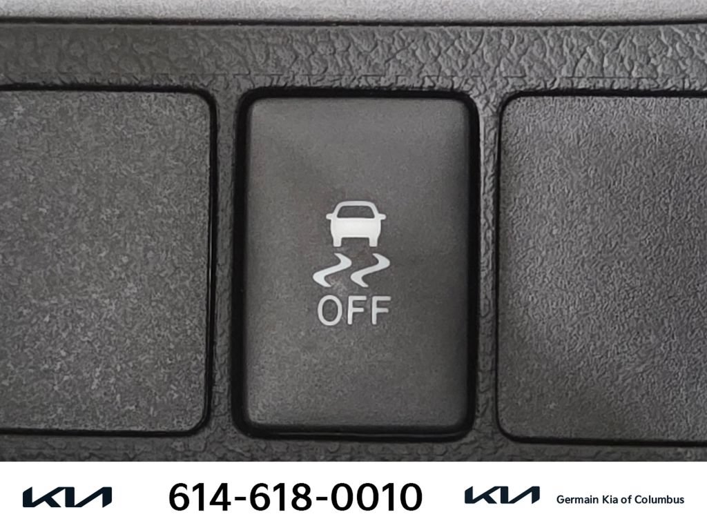 Used 2014 Toyota Camry LE FWD image 31