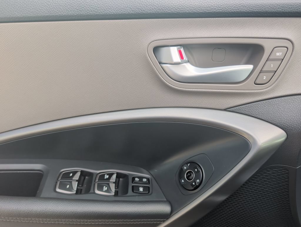 Used 2018 Hyundai Santa Fe AWD image 10