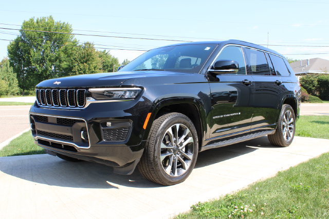 Used 2025 Jeep Grand Cherokee L Overland w/ Luxury Tech Group IV AWD/4WD image 7