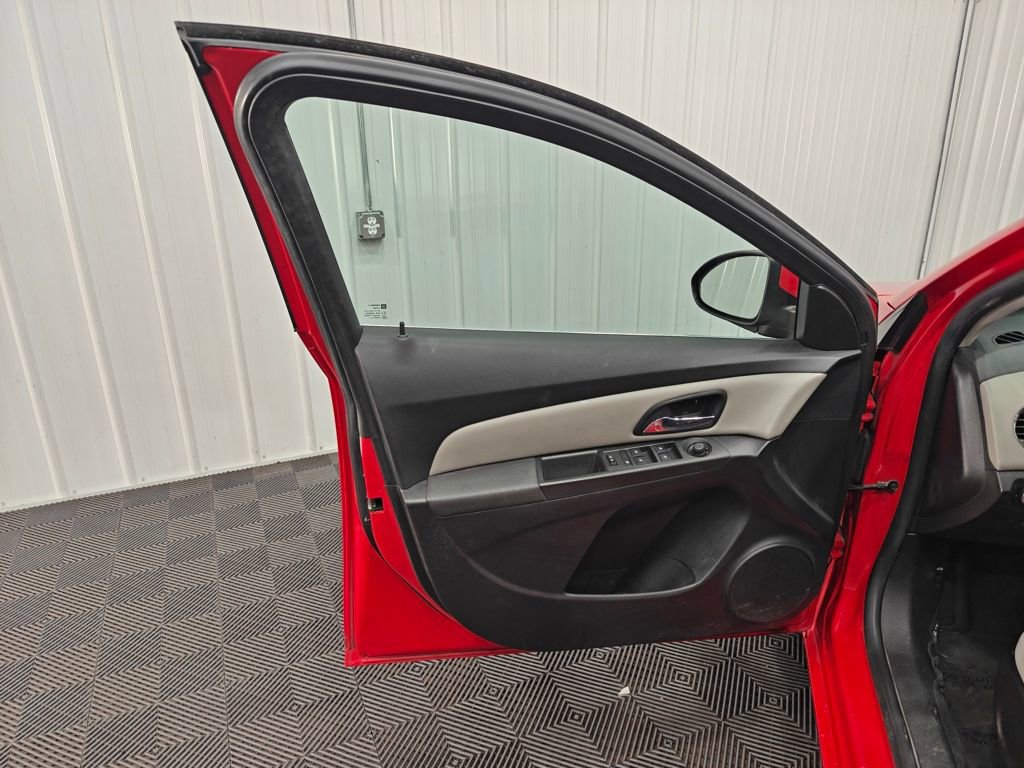 Used 2015 Chevrolet Cruze LT FWD image 29