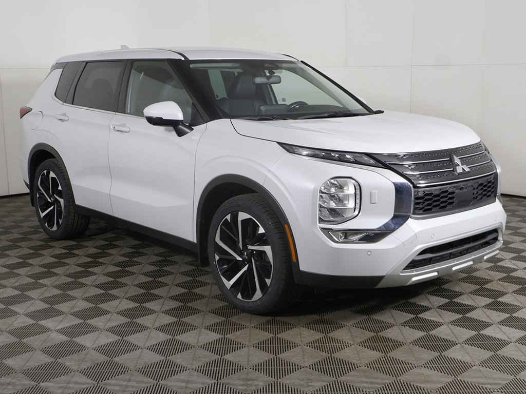 Used 2022 Mitsubishi Outlander SEL Black Edition image 2