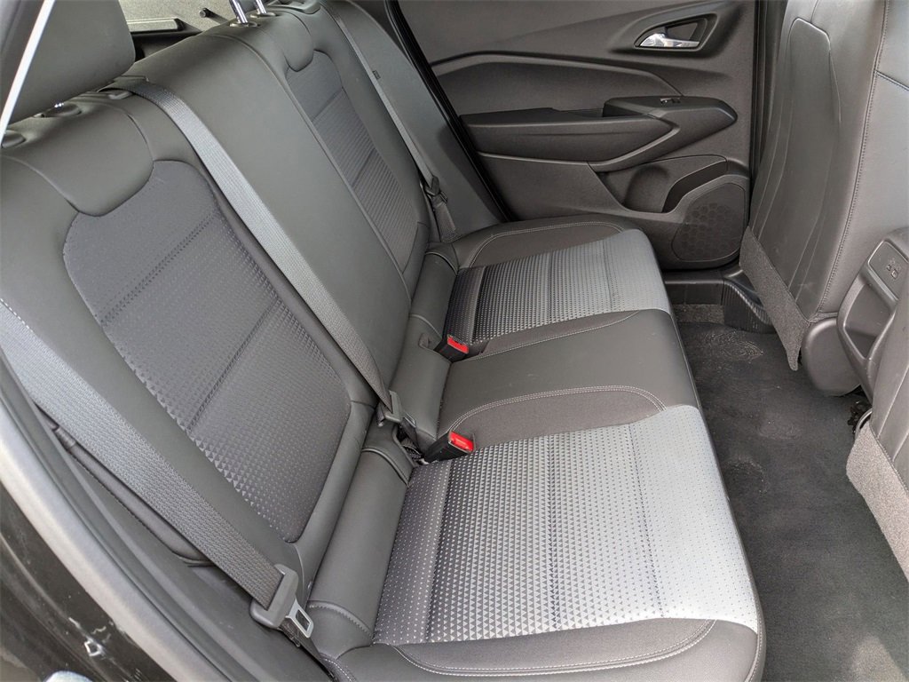 Used 2025 Chevrolet Trax LT w/ LT Convenience Package image 32