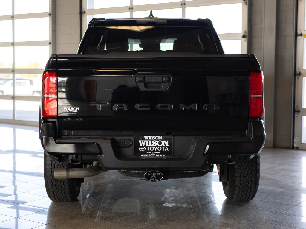 Used 2024 Toyota Tacoma TRD Off-Road AWD/4WD image 4