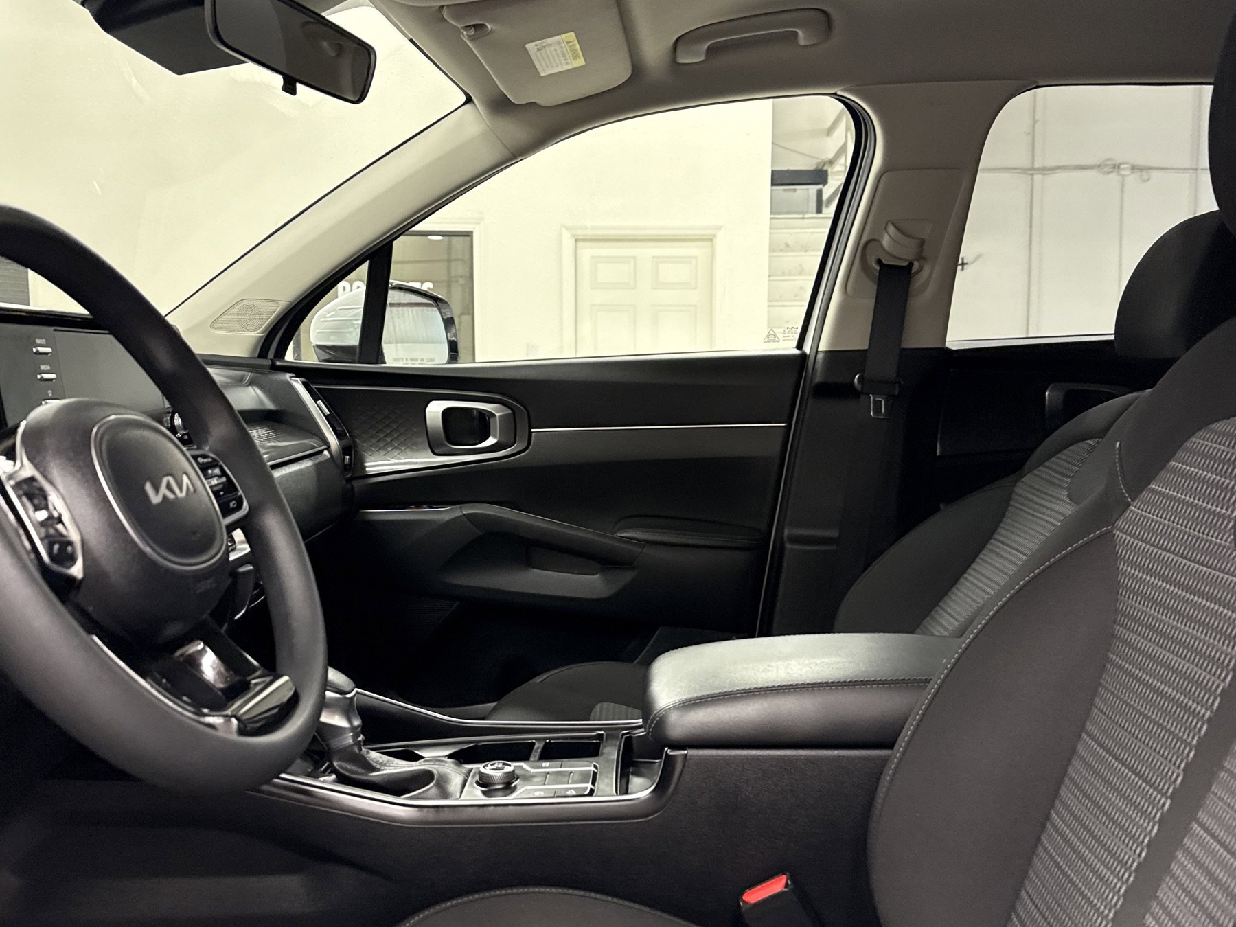 Used 2022 Kia Sorento LX image 4