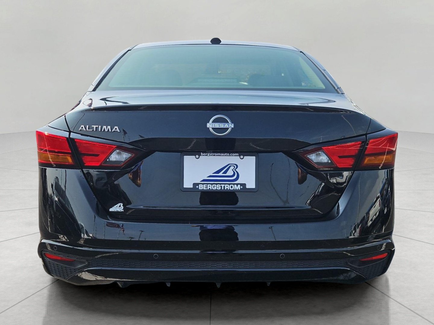 Used 2025 Nissan Altima 2.5 SV FWD image 7