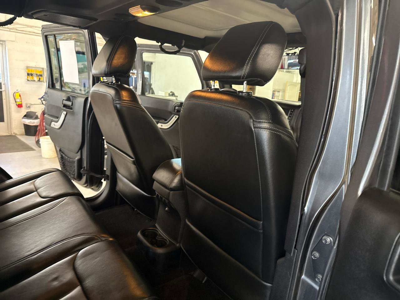 Used 2017 Jeep Wrangler Unlimited Rubicon image 39