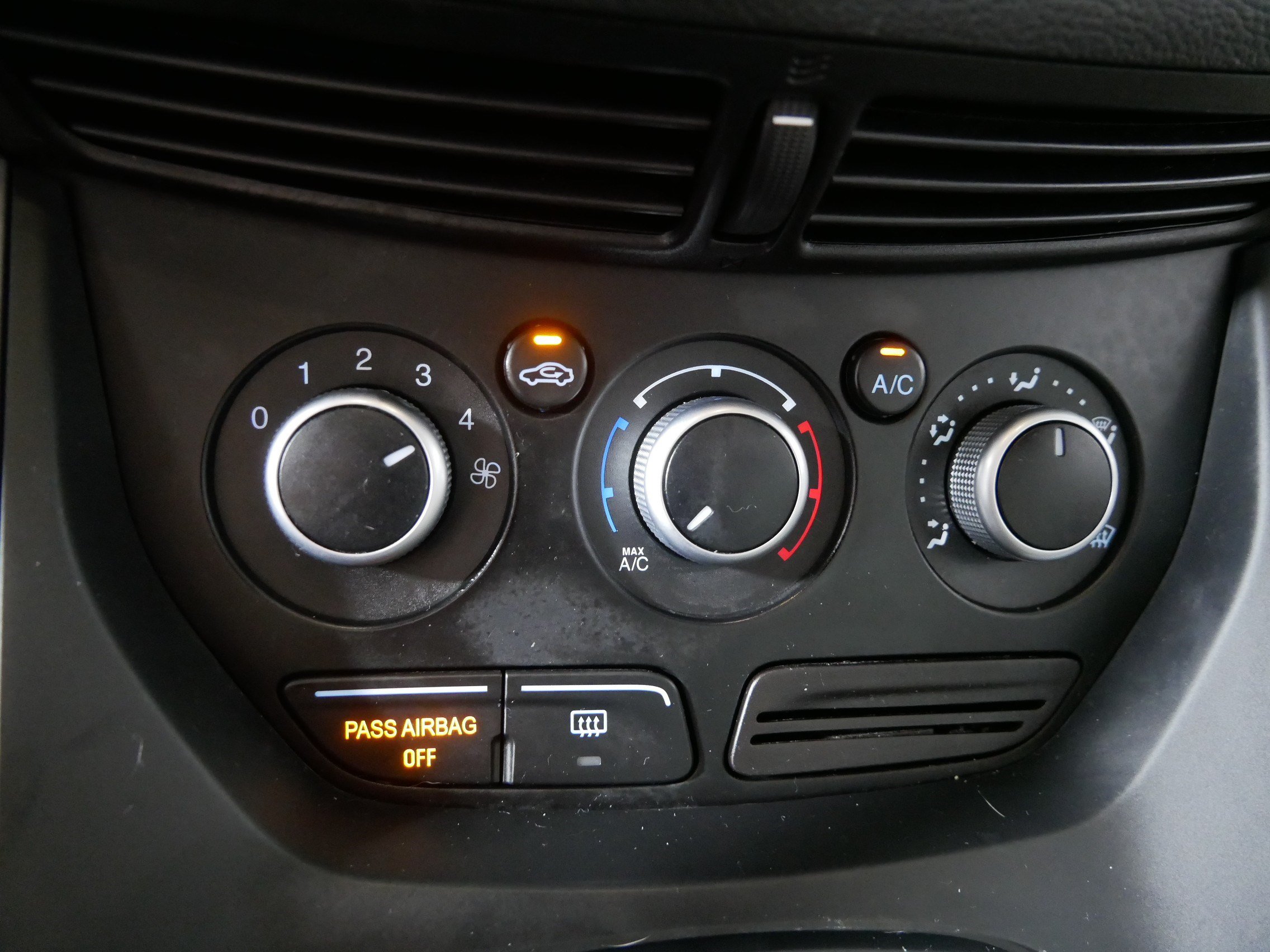 Used 2015 Ford Escape SE FWD image 23