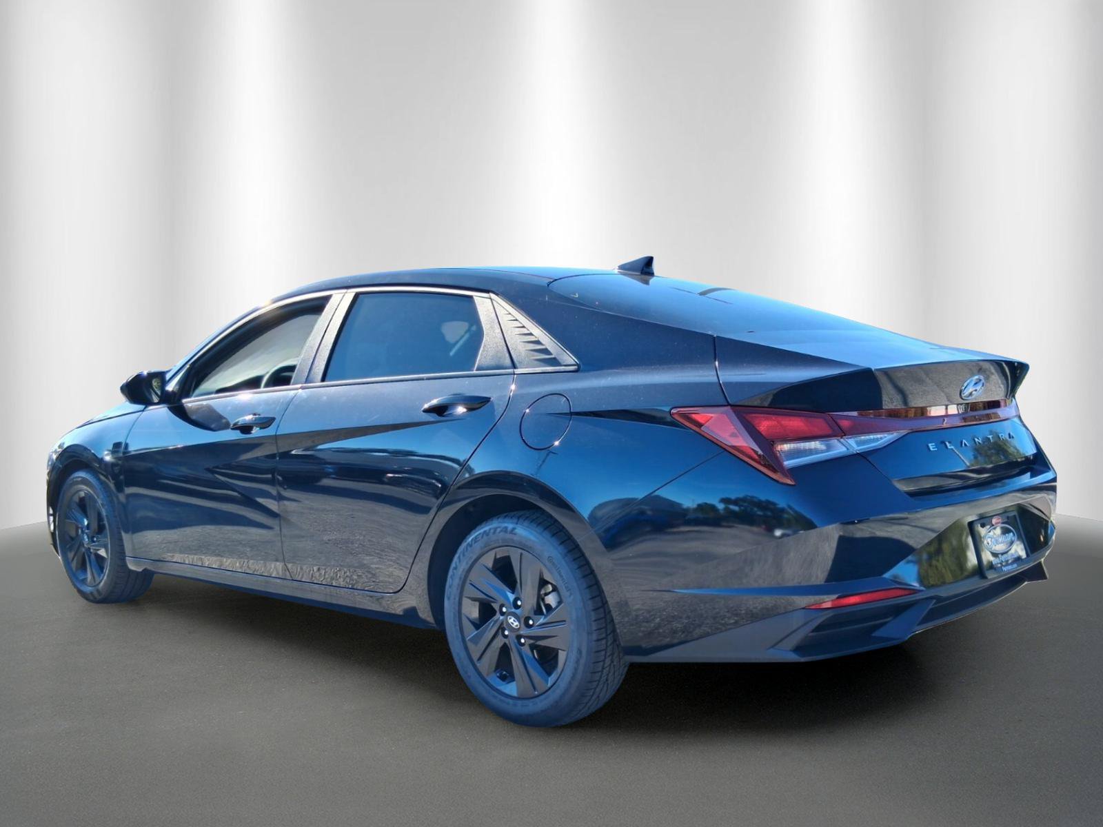 Used 2023 Hyundai Elantra SEL w/ Cargo Package FWD image 5