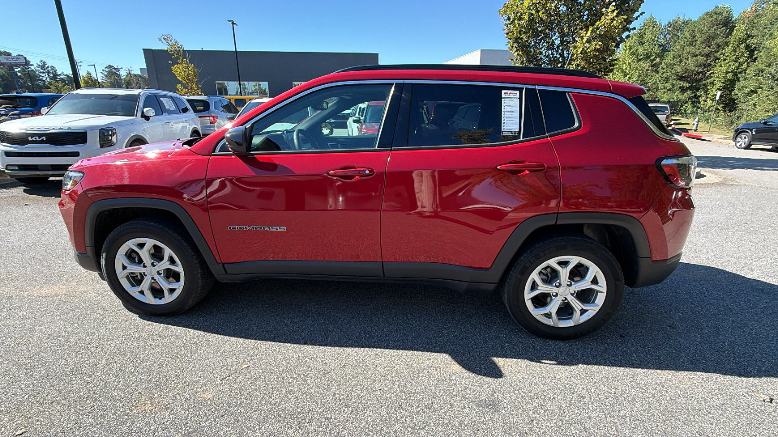 Used 2024 Jeep Compass Latitude AWD/4WD image 11