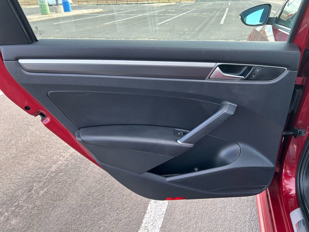 Used 2016 Volkswagen Passat 1.8T R-Line image 19