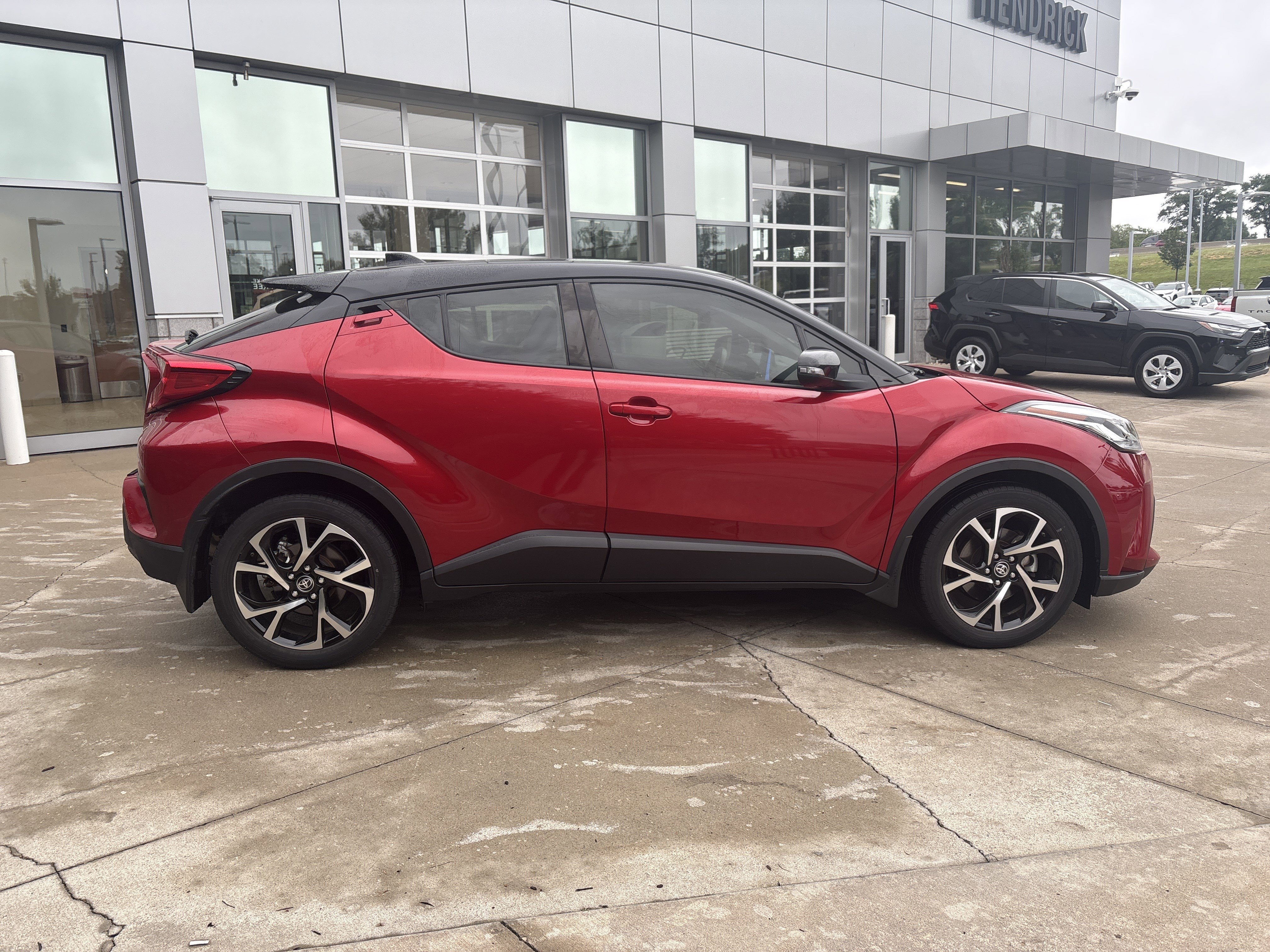Used 2020 Toyota C-HR XLE FWD image 10