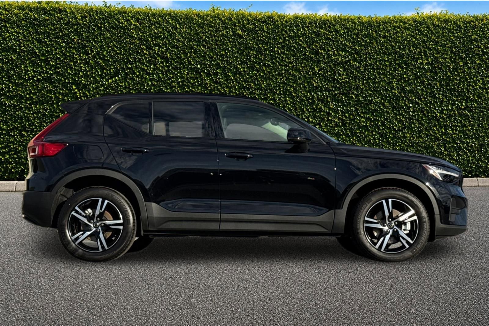 New 2026 Volvo XC40 B4 Core w/ Protection Package Premier FWD image 7