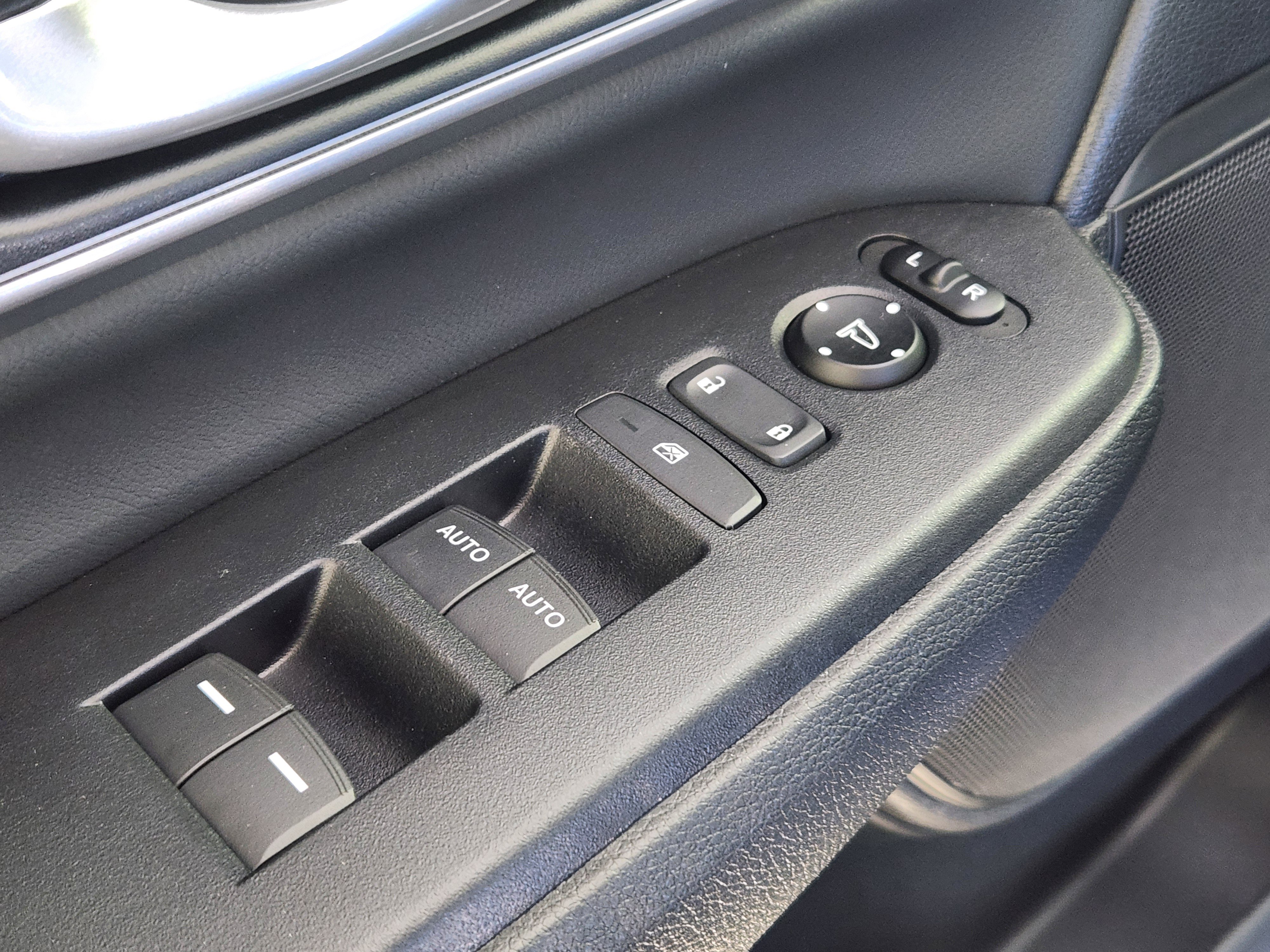 Used 2020 Honda CR-V Touring image 17