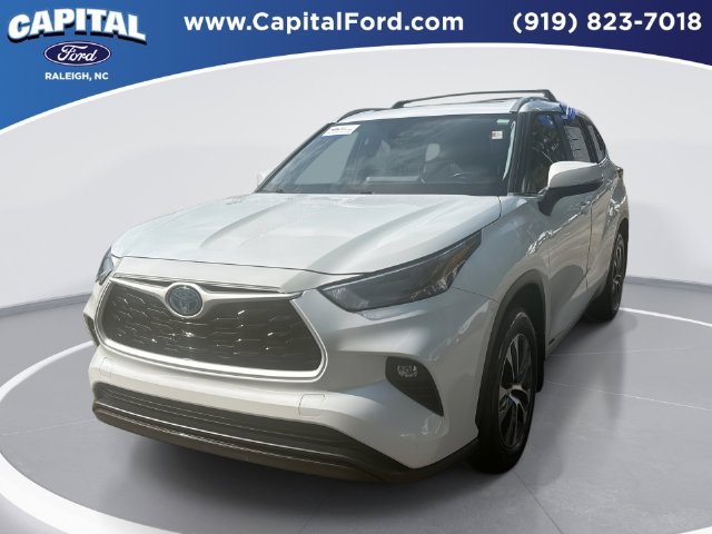 Used 2023 Toyota Highlander XLE AWD/4WD image 1