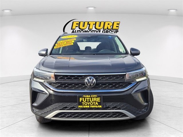 Used 2024 Volkswagen Taos SE image 2