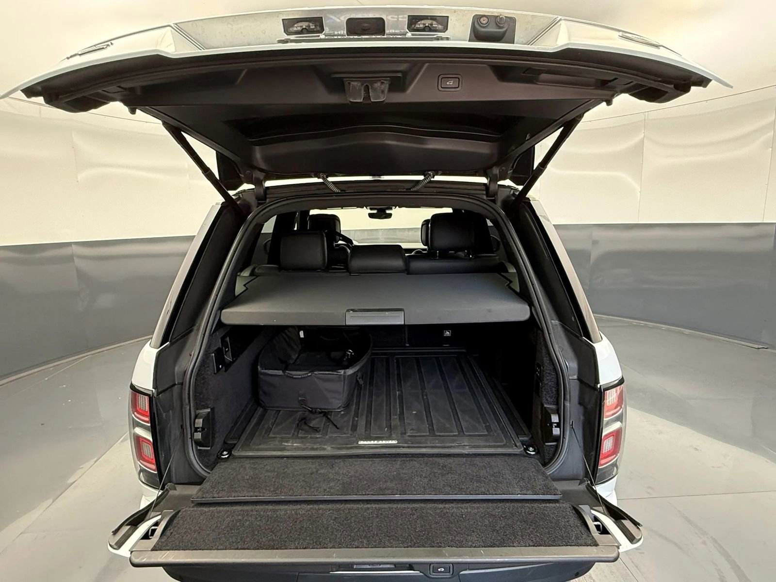 Used 2020 Land Rover Range Rover HSE image 40