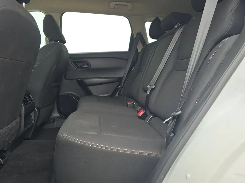 Used 2024 Nissan Rogue S FWD image 15
