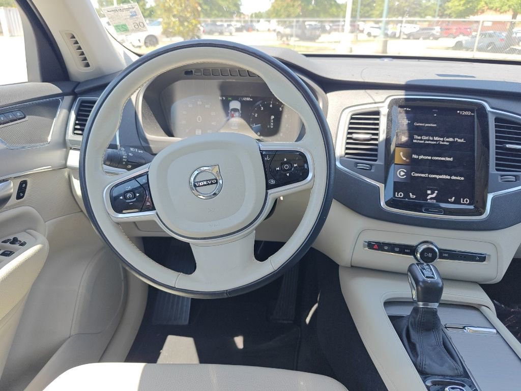 Used 2022 Volvo XC90 T5 Momentum FWD image 12