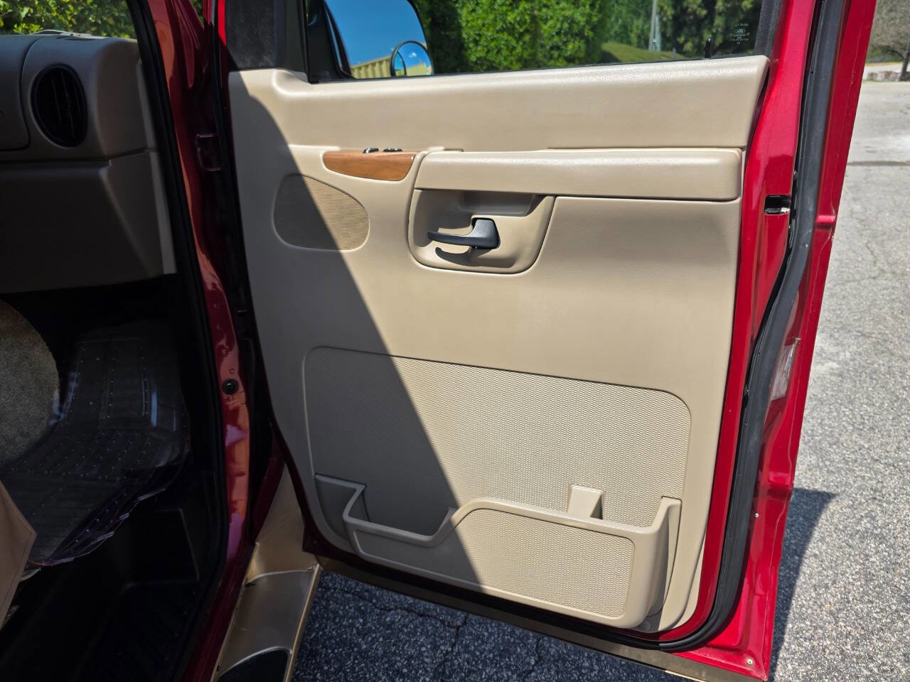 Used 2002 Ford E-150 and Econoline 150 image 28