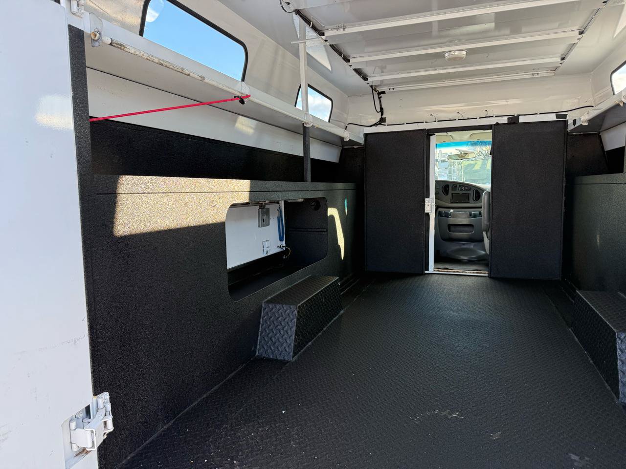Used 2008 Ford E-350 and Econoline 350 Super Duty RWD image 10