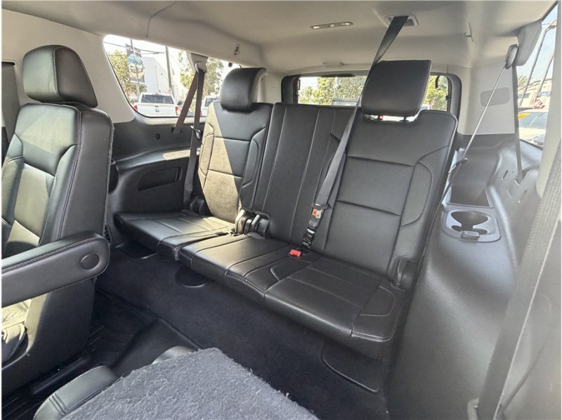 Used 2018 Chevrolet Suburban LT w/ Luxury Package RWD image 21