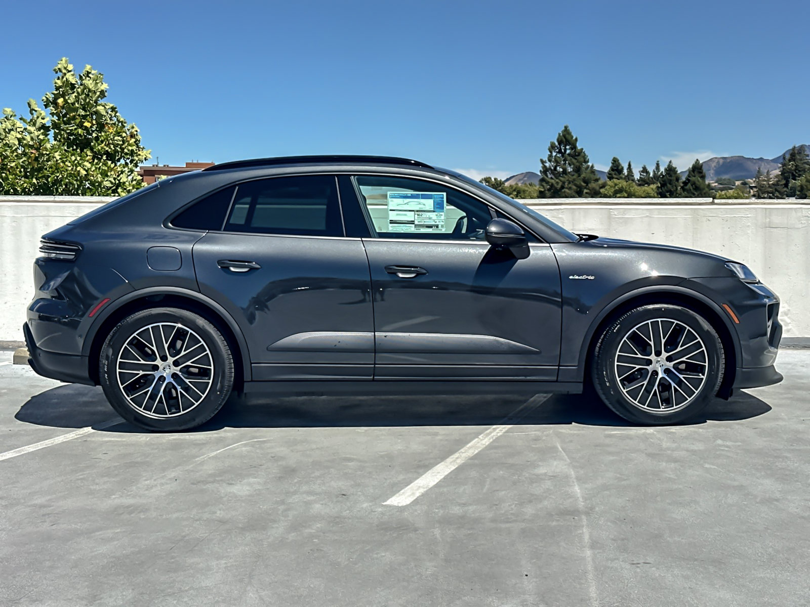 New 2026 Porsche Macan 4 Electric AWD/4WD image 10