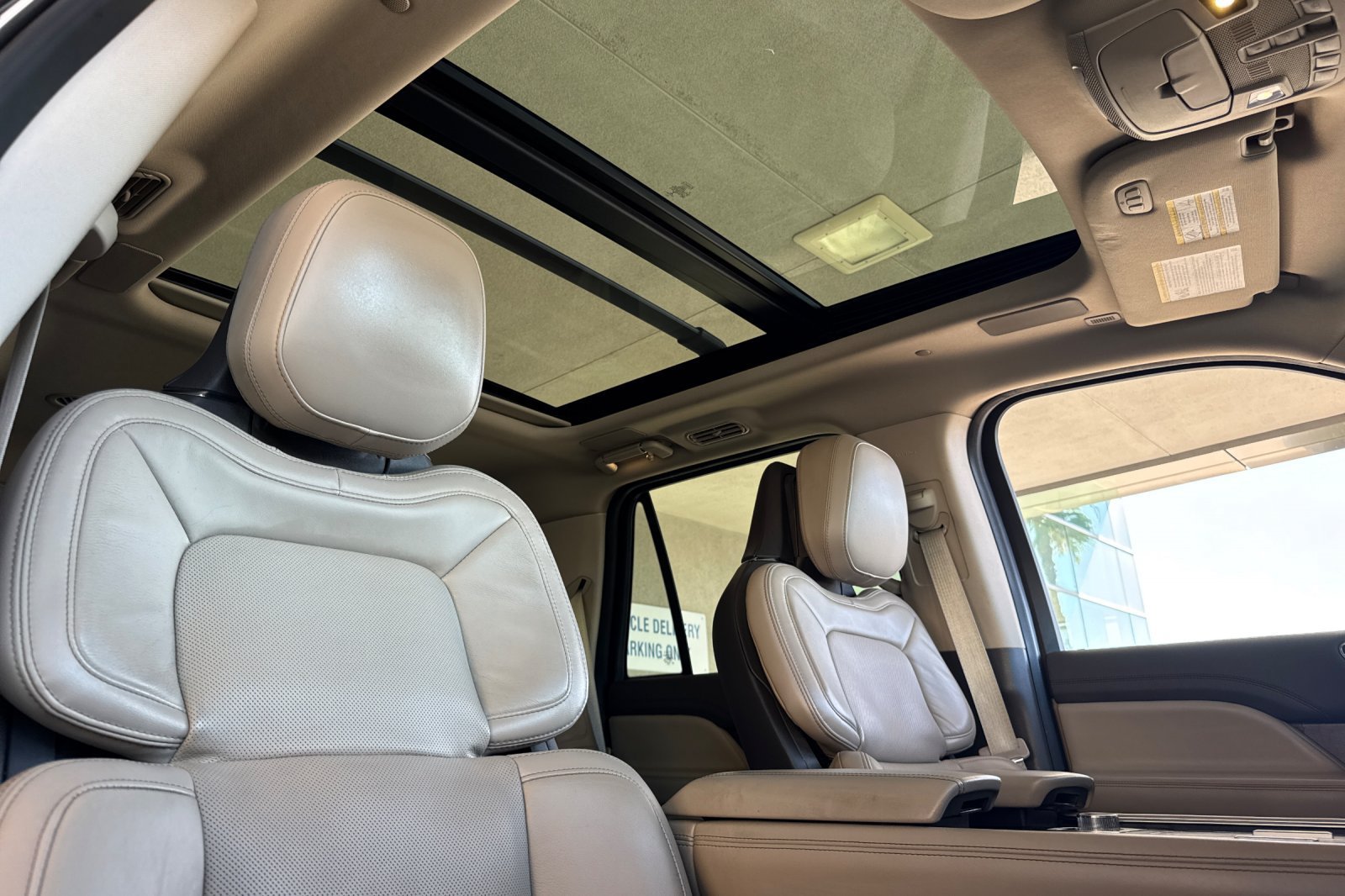 Used 2022 Lincoln Navigator Reserve AWD/4WD image 17