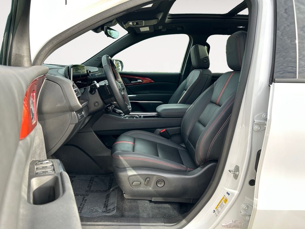 Used 2024 Chevrolet Traverse RS AWD/4WD image 15