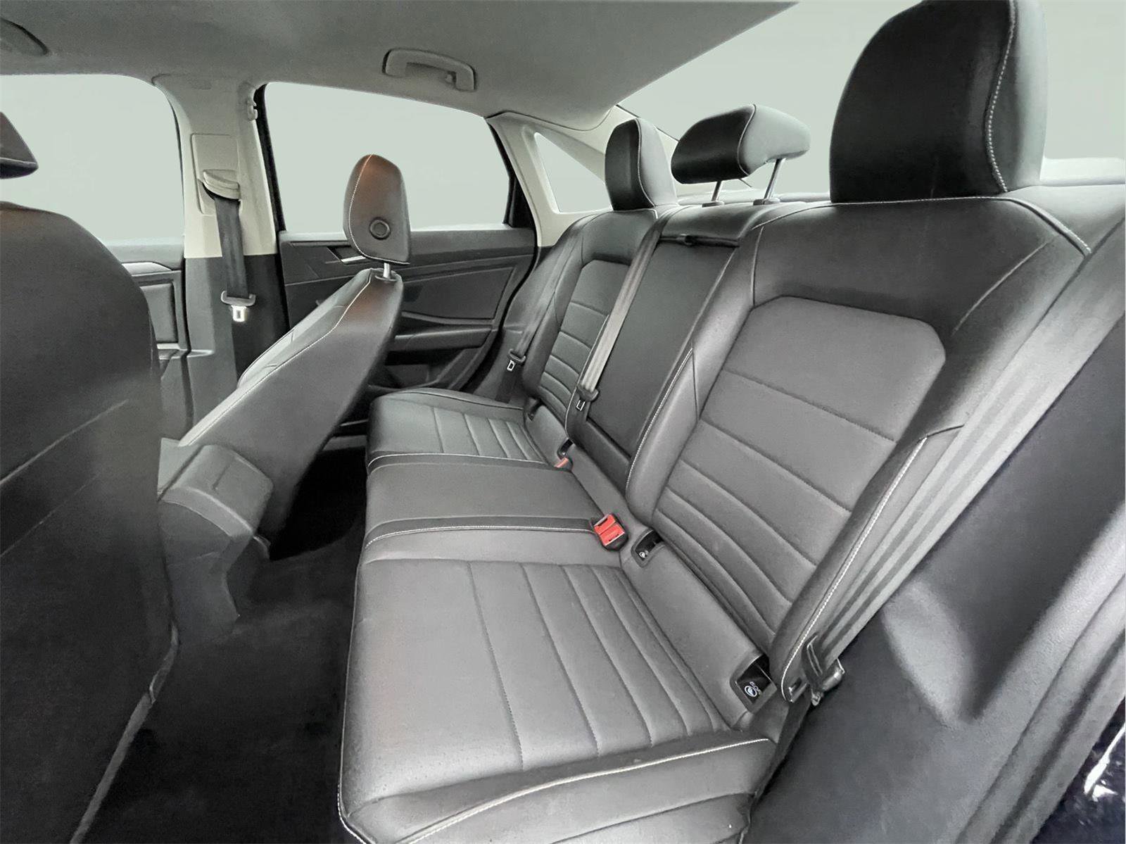 Used 2022 Volkswagen Jetta SE w/ Panoramic Sunroof Package FWD image 14