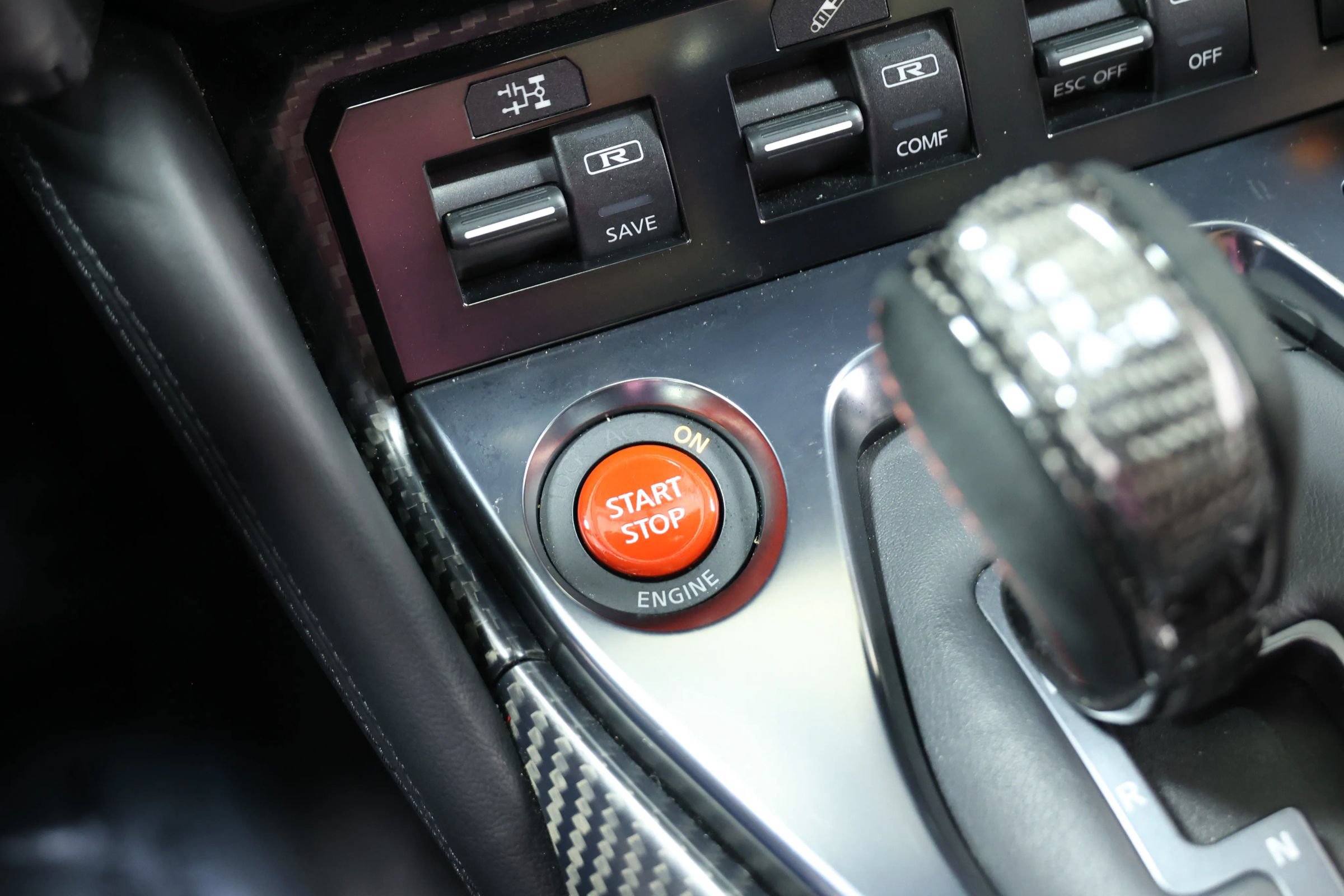 Used 2019 Nissan GT-R Premium w/ Premium Interior Package AWD/4WD image 40