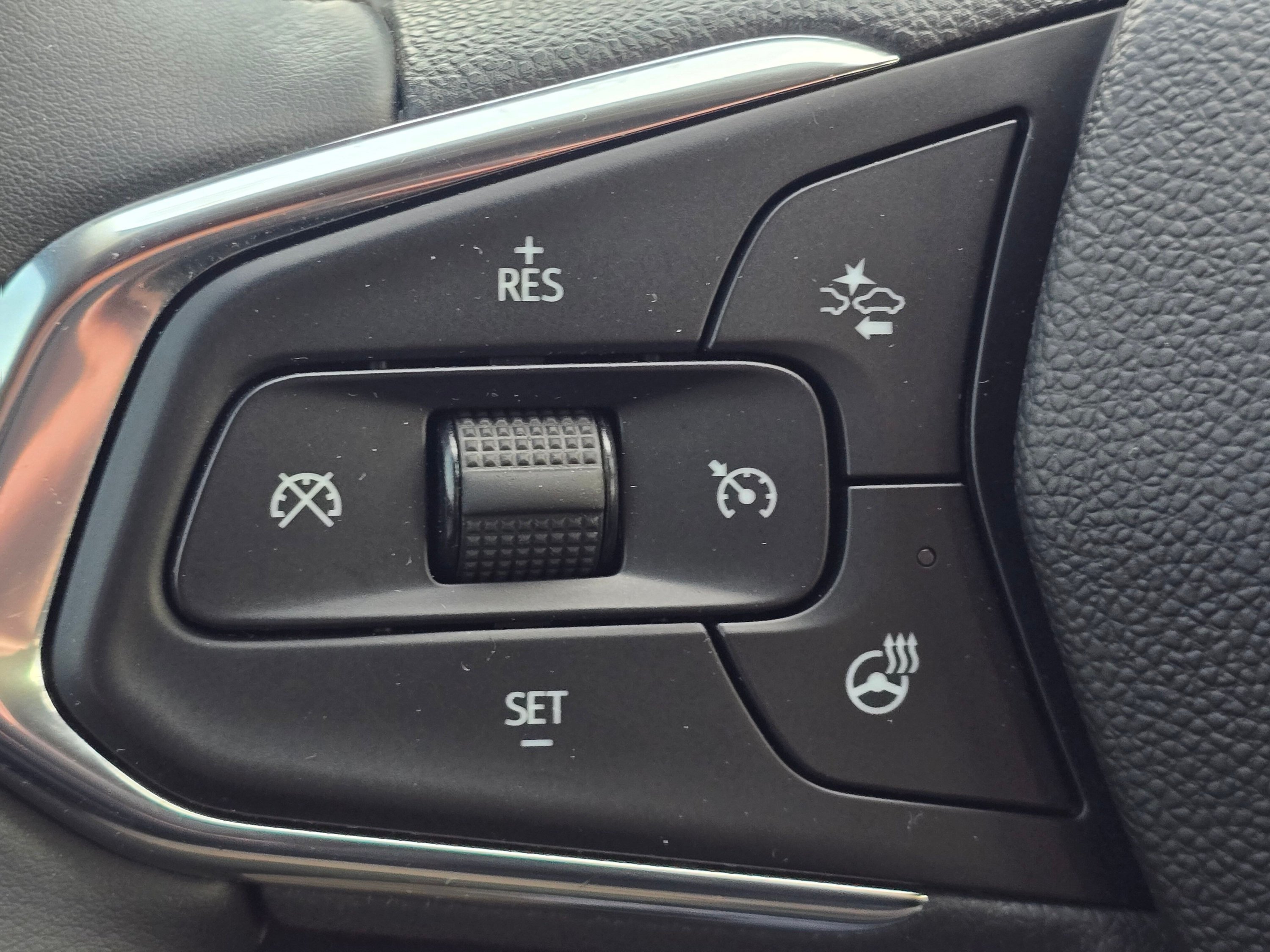 Used 2024 Chevrolet Trax LT w/ LT Convenience Package FWD image 44