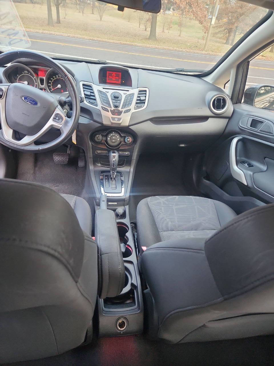 Used 2013 Ford Fiesta SE image 6