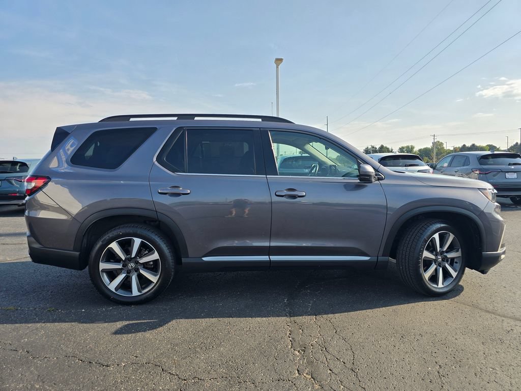 Certified 2023 Honda Pilot Touring image 9