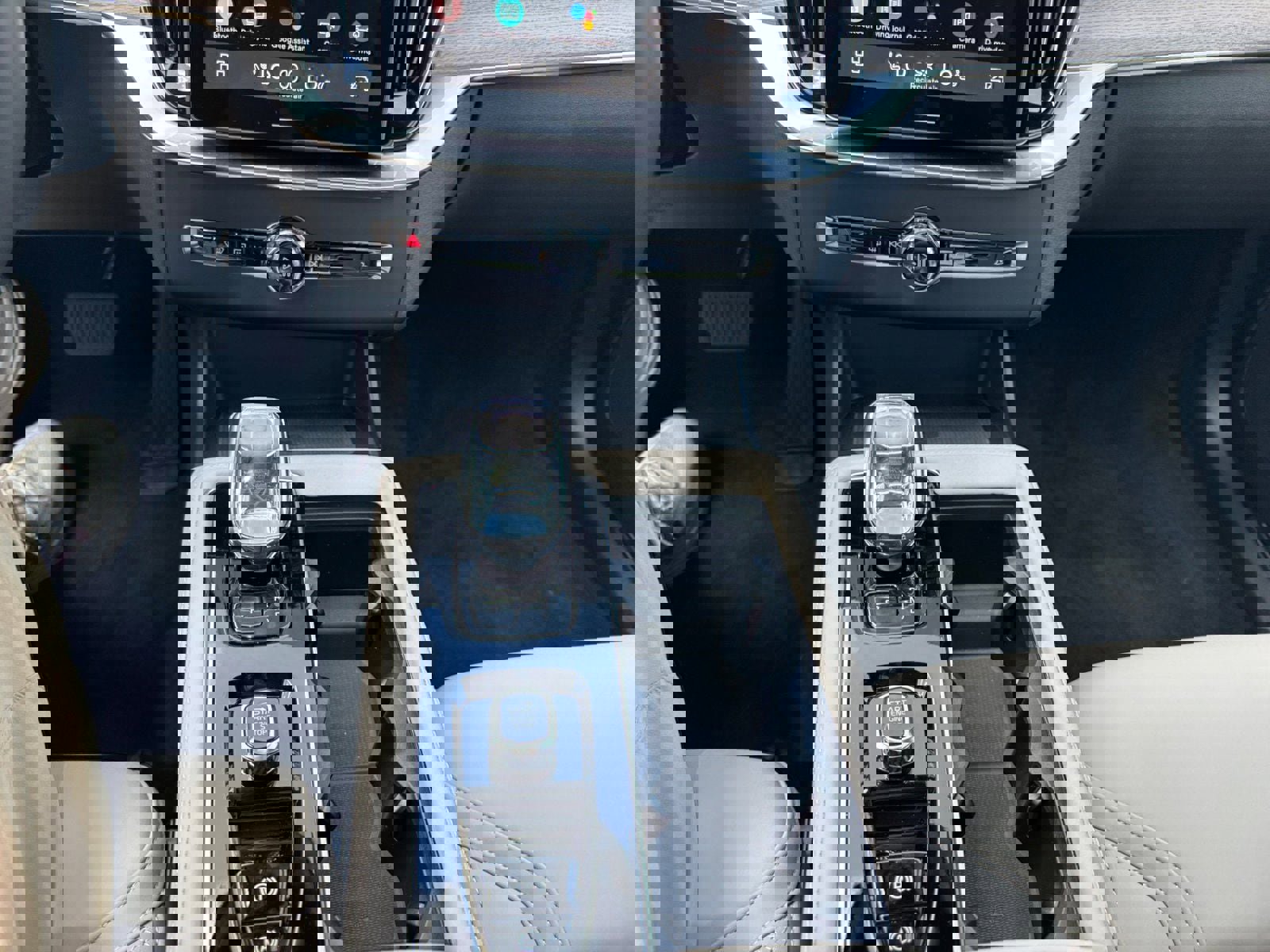 New 2026 Volvo XC90 B6 Plus w/ Protection Package Premier image 11