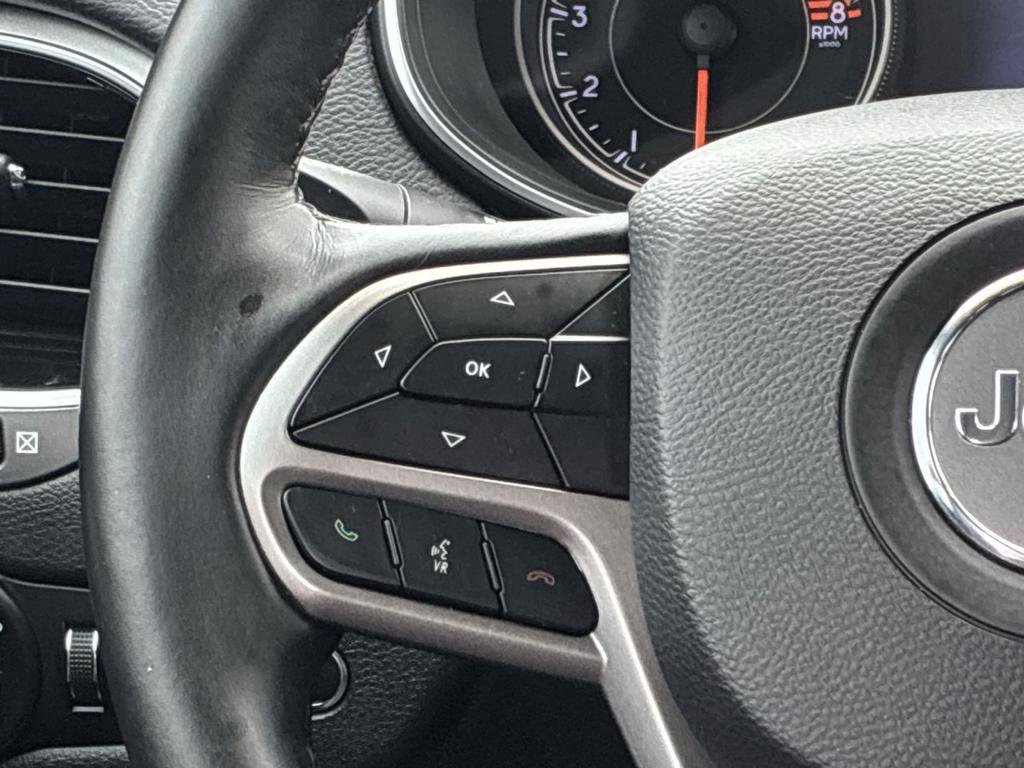 Used 2019 Jeep Cherokee Limited w/ Luxury Group FWD image 24