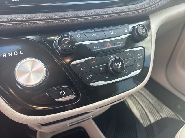 Used 2021 Chrysler Pacifica Touring-L FWD image 21