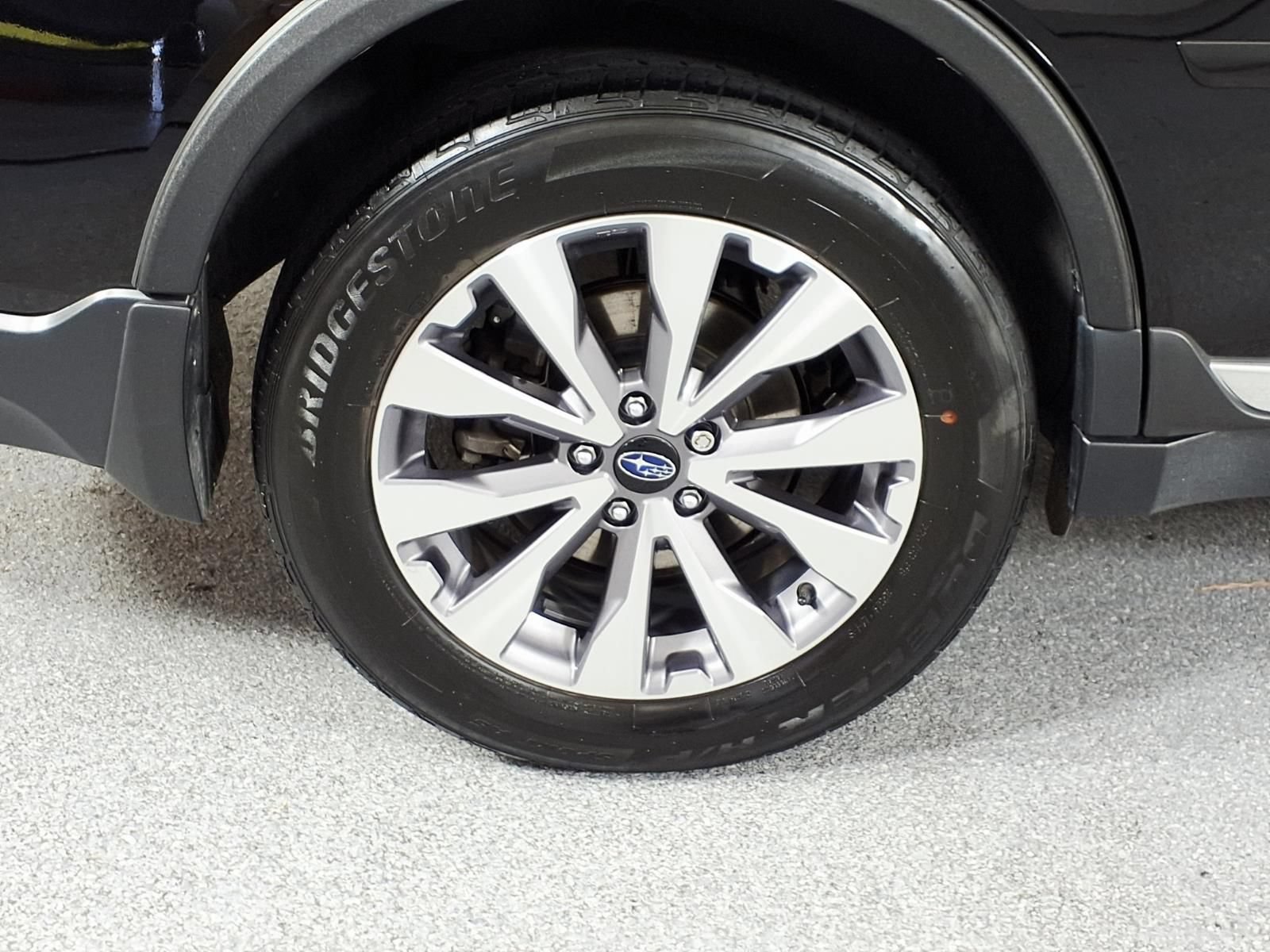 Used 2017 Subaru Outback 2.5i Touring w/ Popular Package #5A AWD/4WD image 3