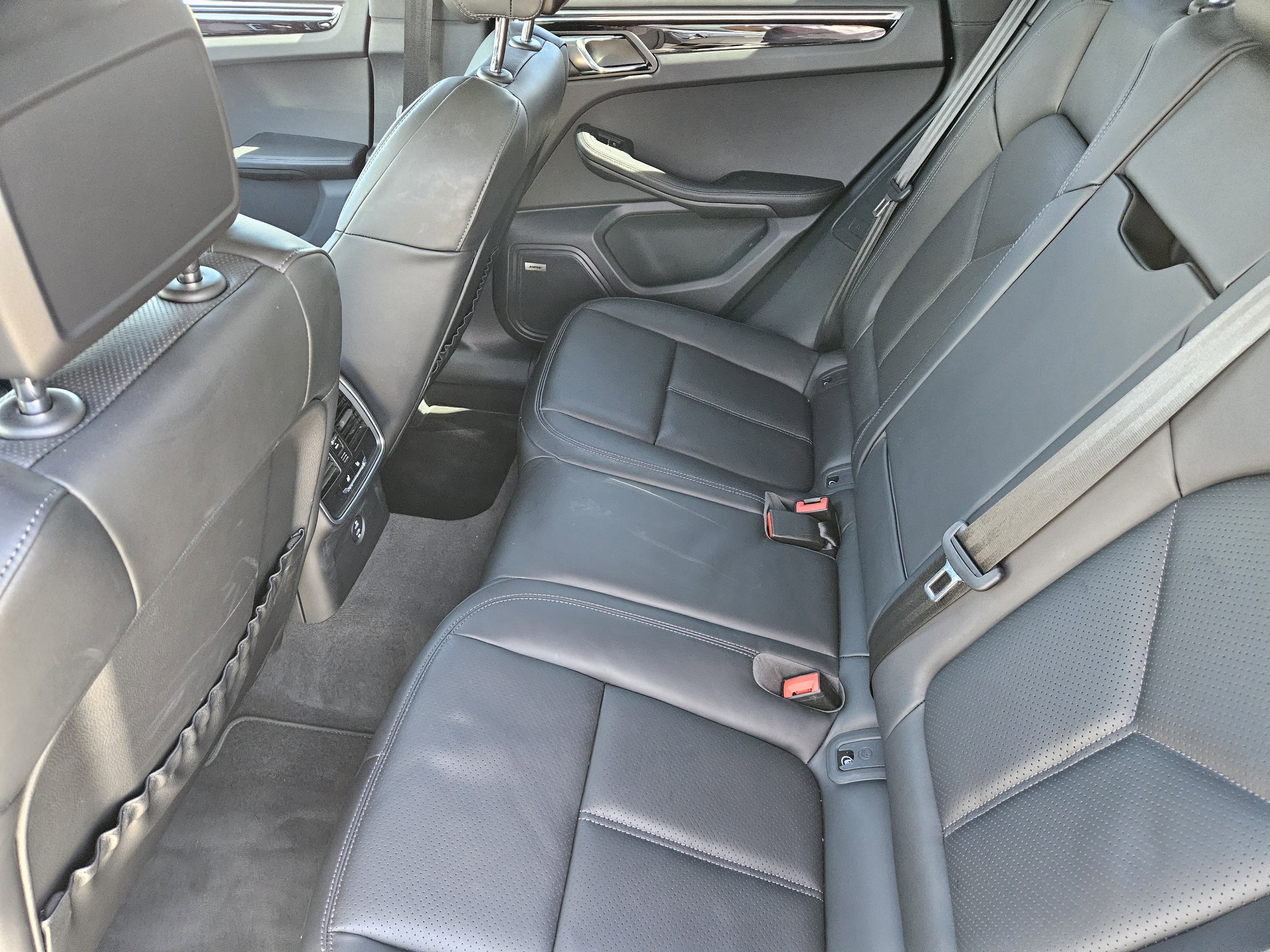 Used 2025 Porsche Macan S image 28