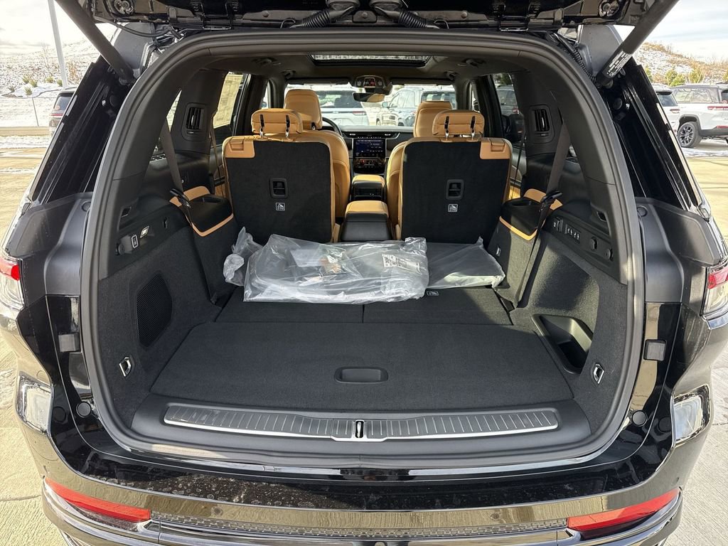New 2025 Jeep Grand Cherokee L Summit w/ Obsidian Package image 31