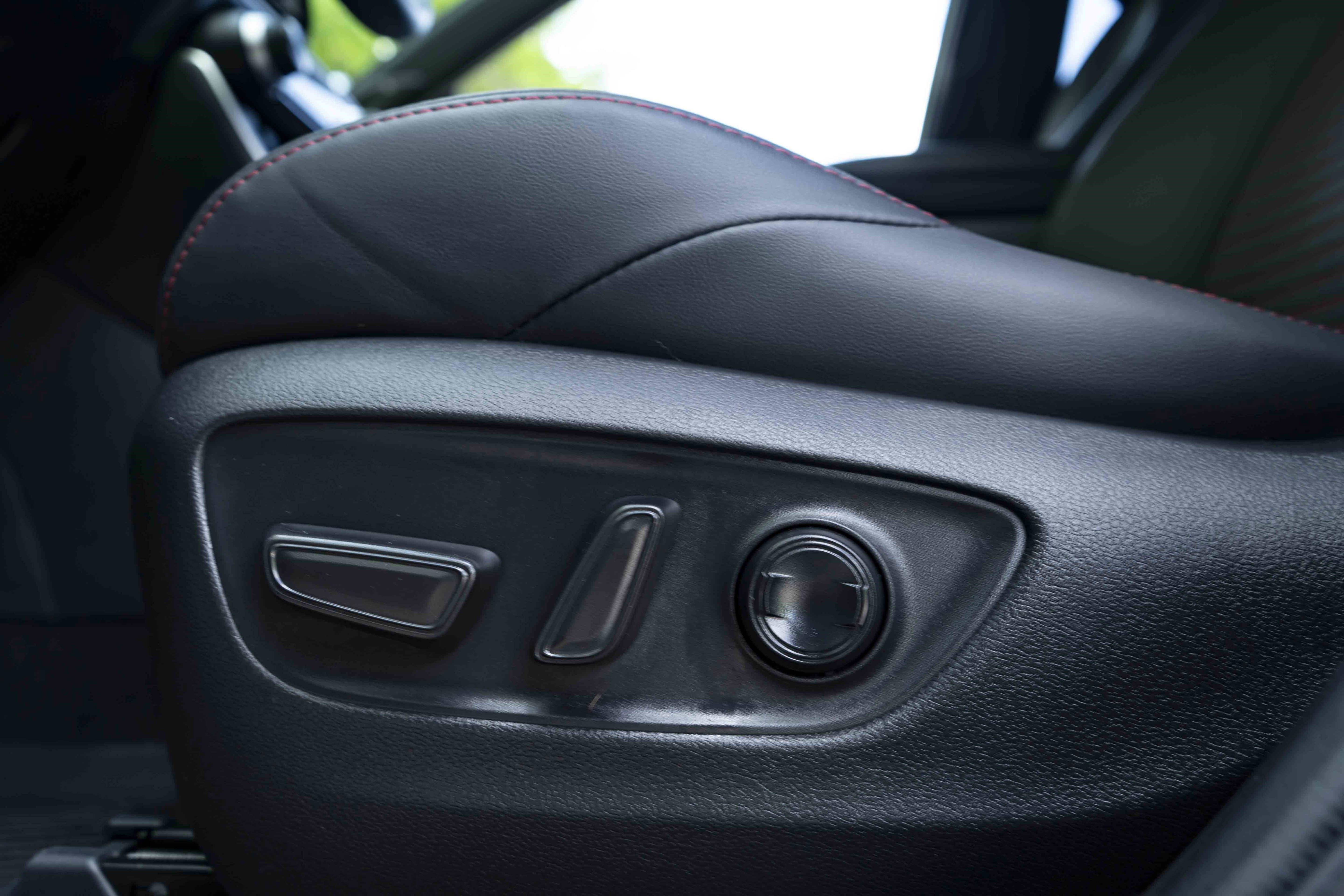 Used 2025 Toyota RAV4 XSE w/ Weather Package image 39