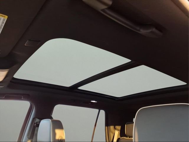 Used 2023 GMC Yukon SLT image 12