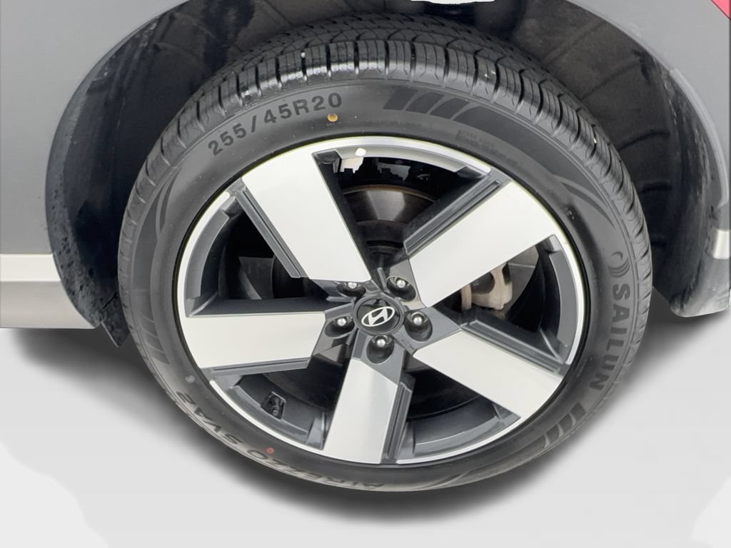 Used 2025 Hyundai Santa Fe Limited FWD image 12