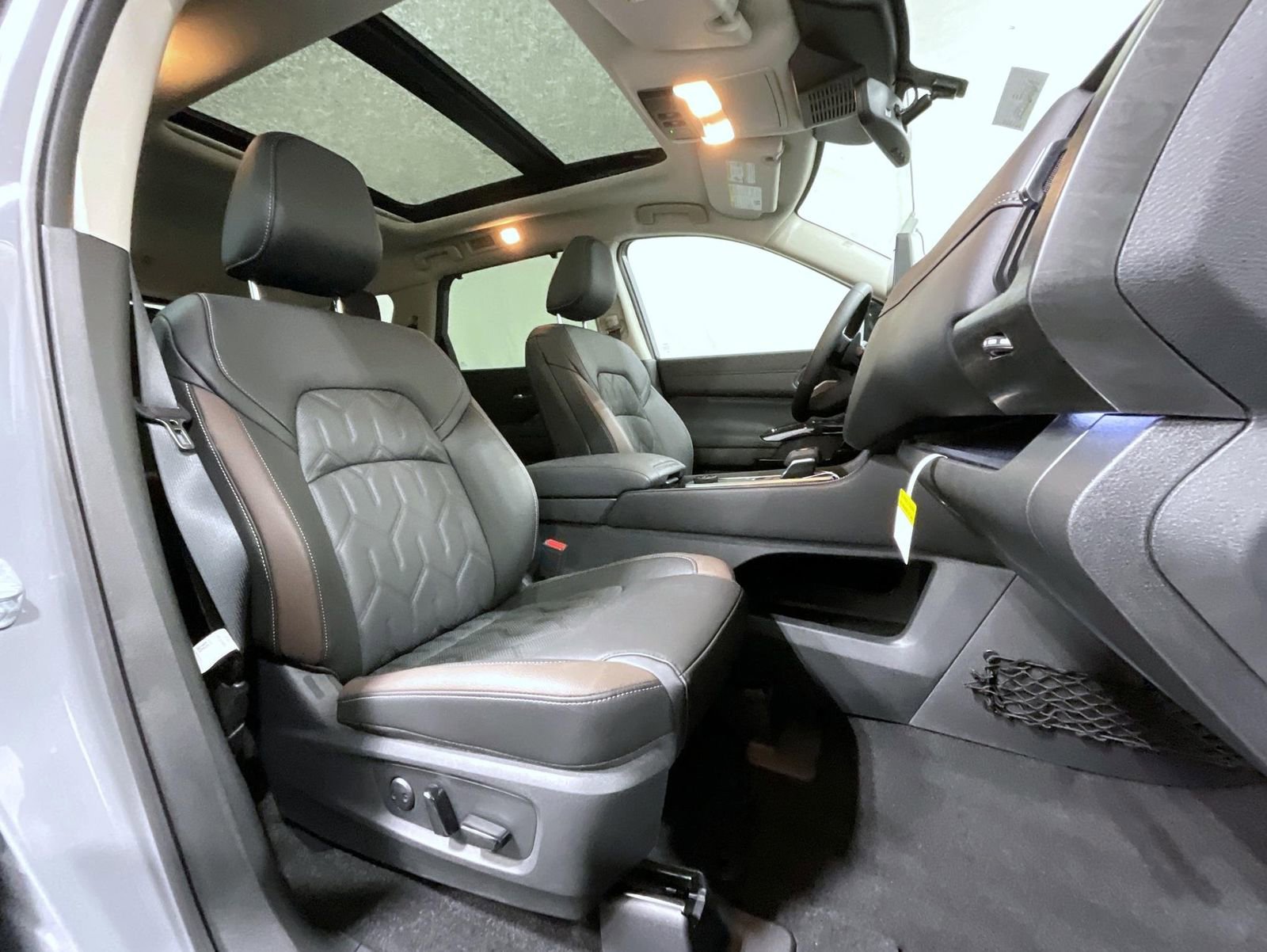 New 2026 Nissan Pathfinder Platinum AWD/4WD image 16
