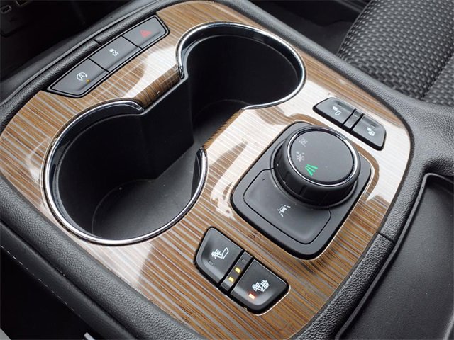 Used 2023 GMC Acadia SLE w/ Driver Convenience Package image 8