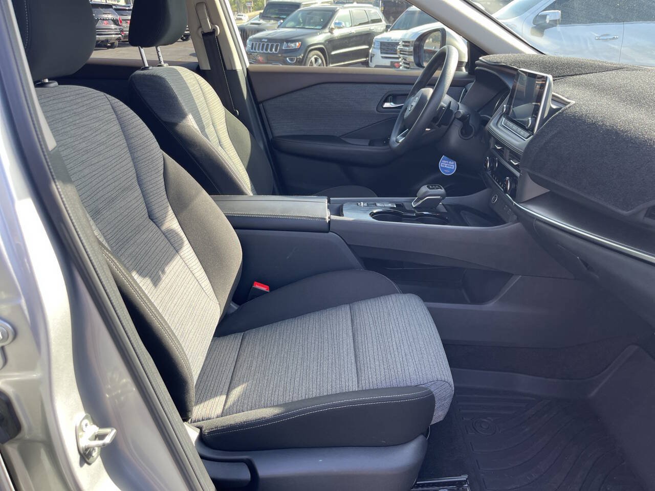 Used 2023 Nissan Rogue SV FWD image 20